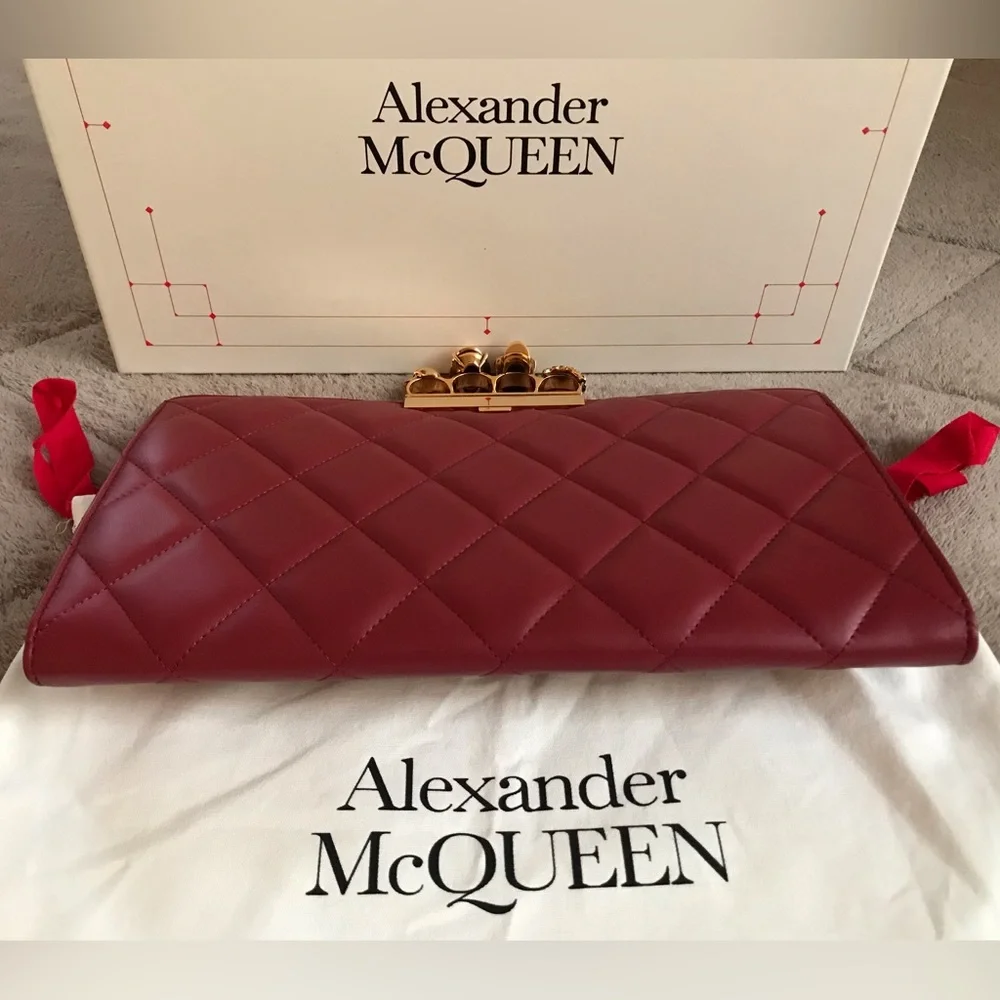 ââSOLDââđĽAlexander McQueenđĽ Skull Knuckle Ring Quilted Leather Clutch - Picture 7 of 10